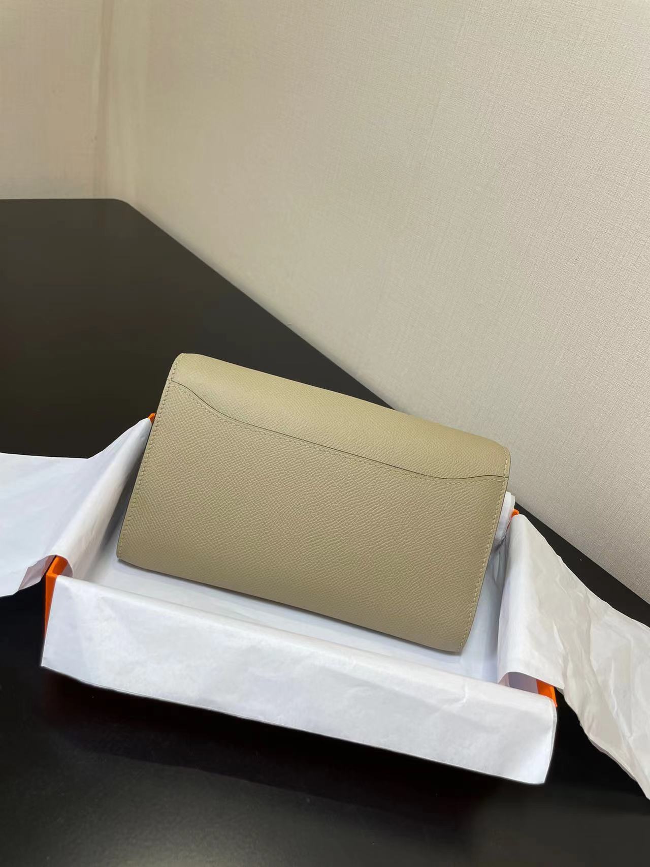 

Гаманець з одним плечовим ременем, діагональний, з принтом пальмового листя, шкіряна жіноча сумка, модний тренд, жіноча свіжа маленька квадратна сумка 20x3x11cm світло-сірого кольору