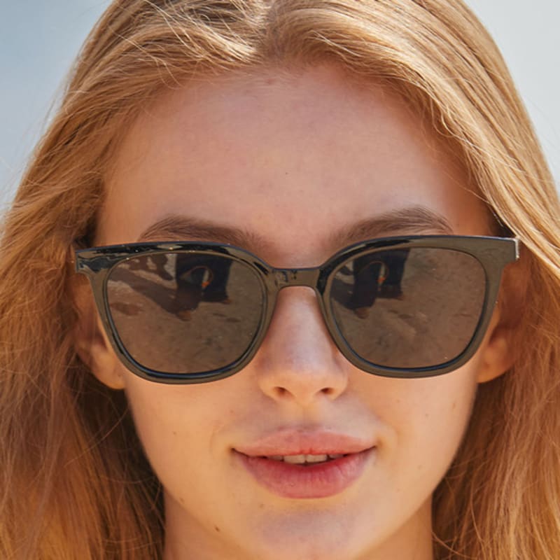 

KOLEAT WOMEN Layered Horn-Rimmed Plain Black UV-Blocking Sunglasses [MGABK] FREE