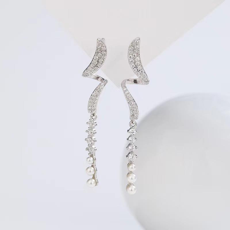 Elegant Crystal Pearl Tassel Earrings for Women - Light Luxury, Dignified, and High-End