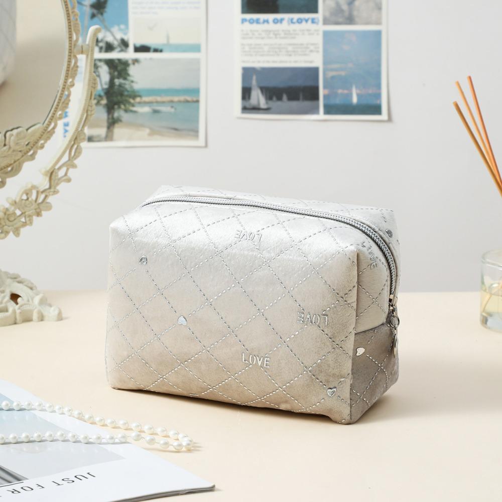 High Quality Portable Cosmetic Bag stamping star pattern with Zipper Make Up Storage Bag Soft Velvet Women Toiletry Bag