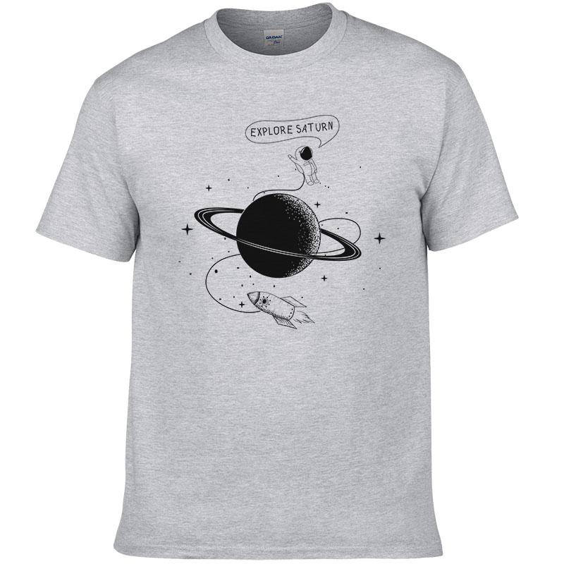 Astronaut Erkunde Saturn T-Shirt Herren Sommer Kurzarm Mode T-Shirt Baumwolle Coole T-Shirts Tops Markenkleidung #226
