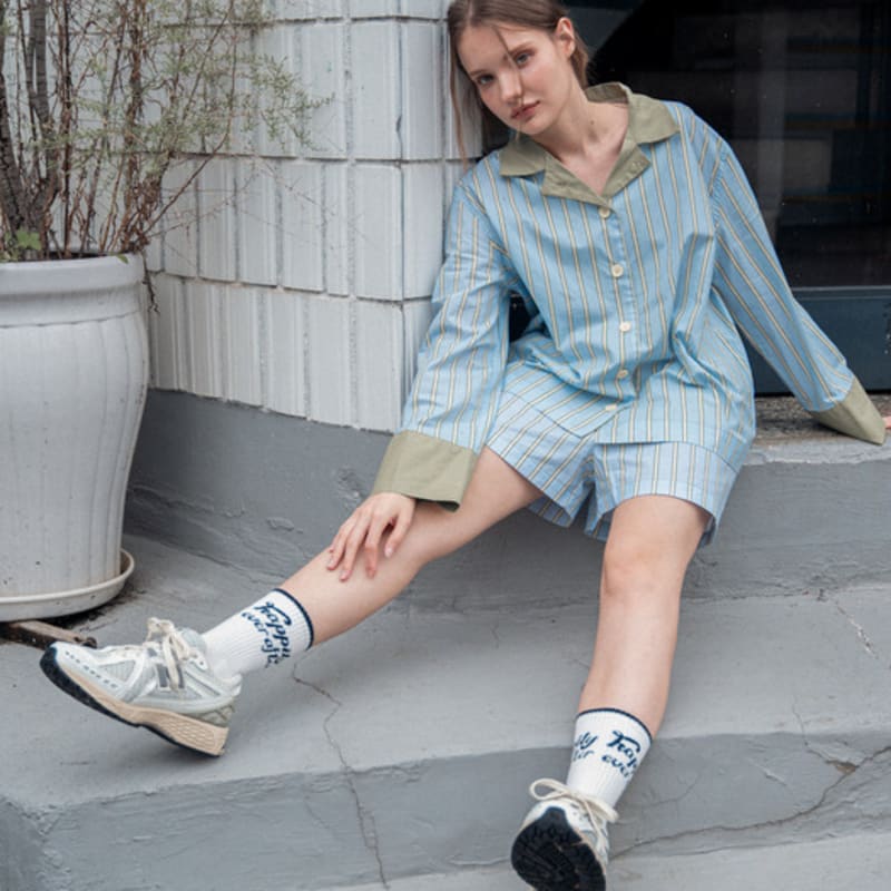 MONTH IN MONTH OUT Happily crew socks WHITE&NAVY