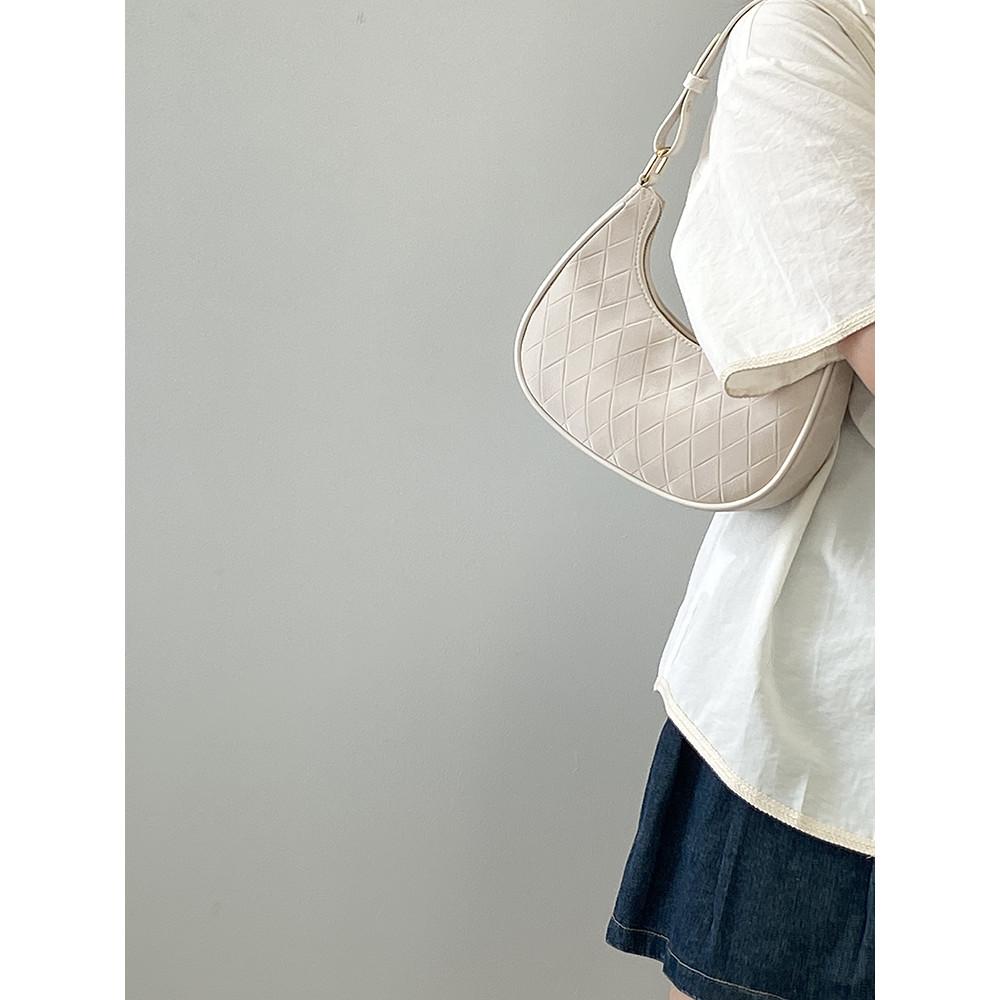 Ielgy Female Crescent Bag High-End Baguette Underarm Bag Shoulder Crossbody