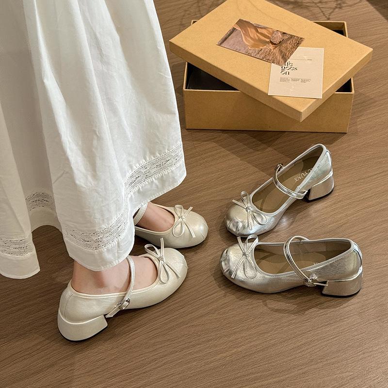 French thick heel heightening shallow mouth single shoes women's 2025 spring and summer new high-end one-word buckle Mary Jane single shoes
