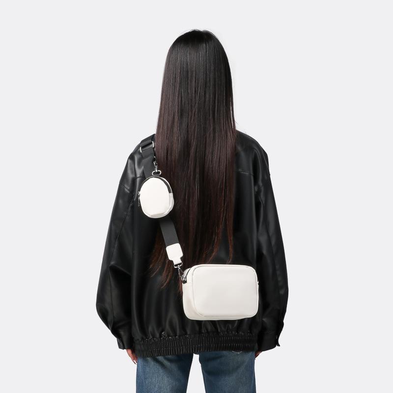 

Locomotive model, neutral belt small bag, small square bag, new daily commuting mobile phone bag, shoulder messenger bag. белый