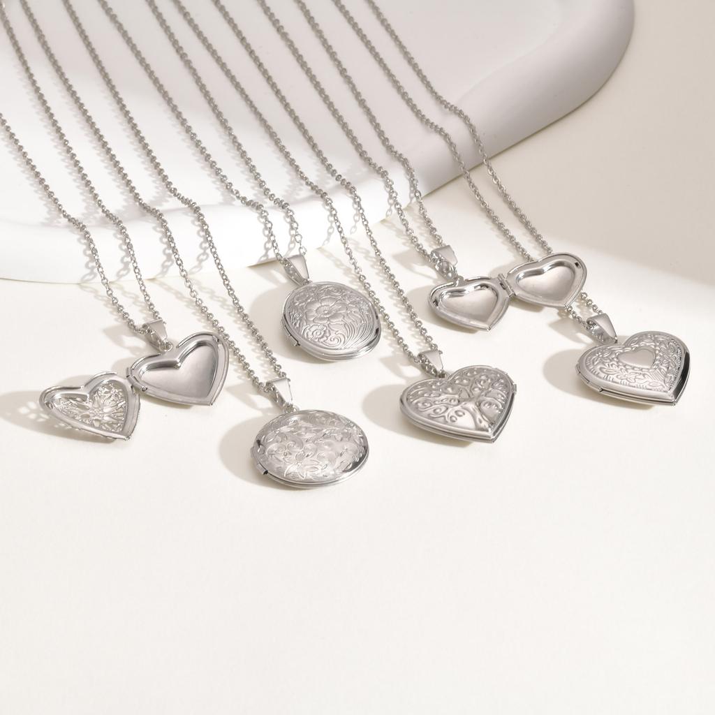 Silver Color Love Heart Photo Frame Pendant Necklace for Women Delicate Floral Oval Heart Locket Pendant  Family Love Collar