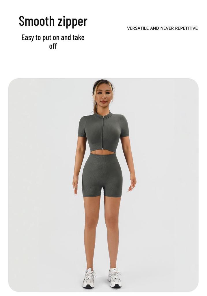 Ensemble de Sport pour Femme : Haut à Col Montant Manches Courtes Fermeture Éclair et Short Ribbed Taille Haute Contrôle du Ventre Lifting des Fesses