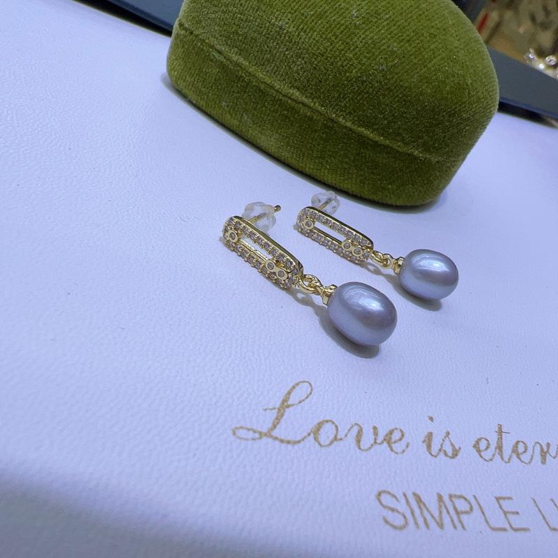 Elegant Natural Freshwater Pearl Stud Earrings with Simple Design