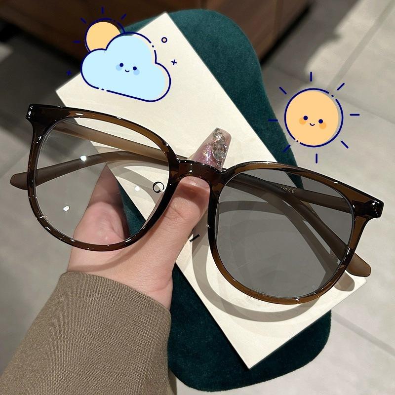 Pochromic Anti Radiation Glasses for Men and Women Simple Oval Anti-blue Transition Eyeglasses Outdoor Shade Sunglasses