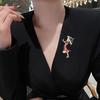 Mädchen mit Regenschirm Brosche Strassstein Schwarzer Regenschirm Ölgetropft Rotes Kleid Mädchen Anstecknadel Pullover Strickjacke Mantel Geschäftsanzug Dekoration