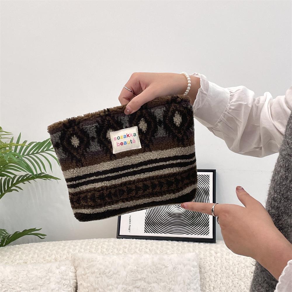 Cosmetische Tas Pouch voor Vrouwen Borduurwerk Margriet Bloemen Koreaans Reis toilettas Tas Schoonheid Make-up Pouch Organizer Etui