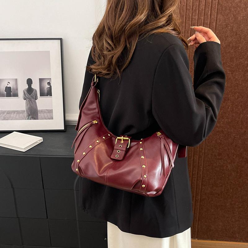 PU Leather Shoulder Bags Retro American Style Rivets Buckle Crossbody Bag Fashion Design Korean Style Locomotive Style Underarm CLE