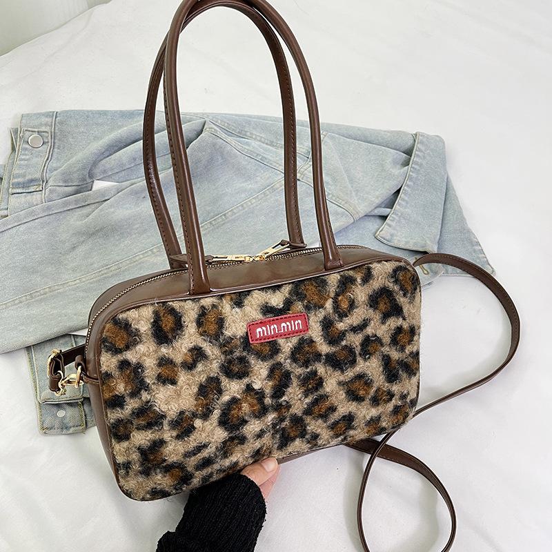 

Маленькая сумка из плюша с леопардовым принтом для женщин 2024 года, новая осенне-зимняя популярная сумка-мессенджер в стиле ретро, переносная сумка-подушка коричневый