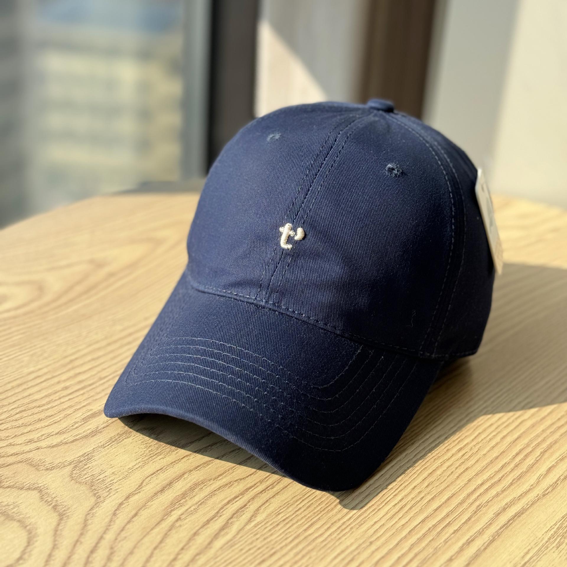 

Spring and summer new niche embroidered letter soft-top baseball cap for men and women, wide brim, face-slimming duckbill cap, large head Adult54-60Adjustable темно-синього кольору