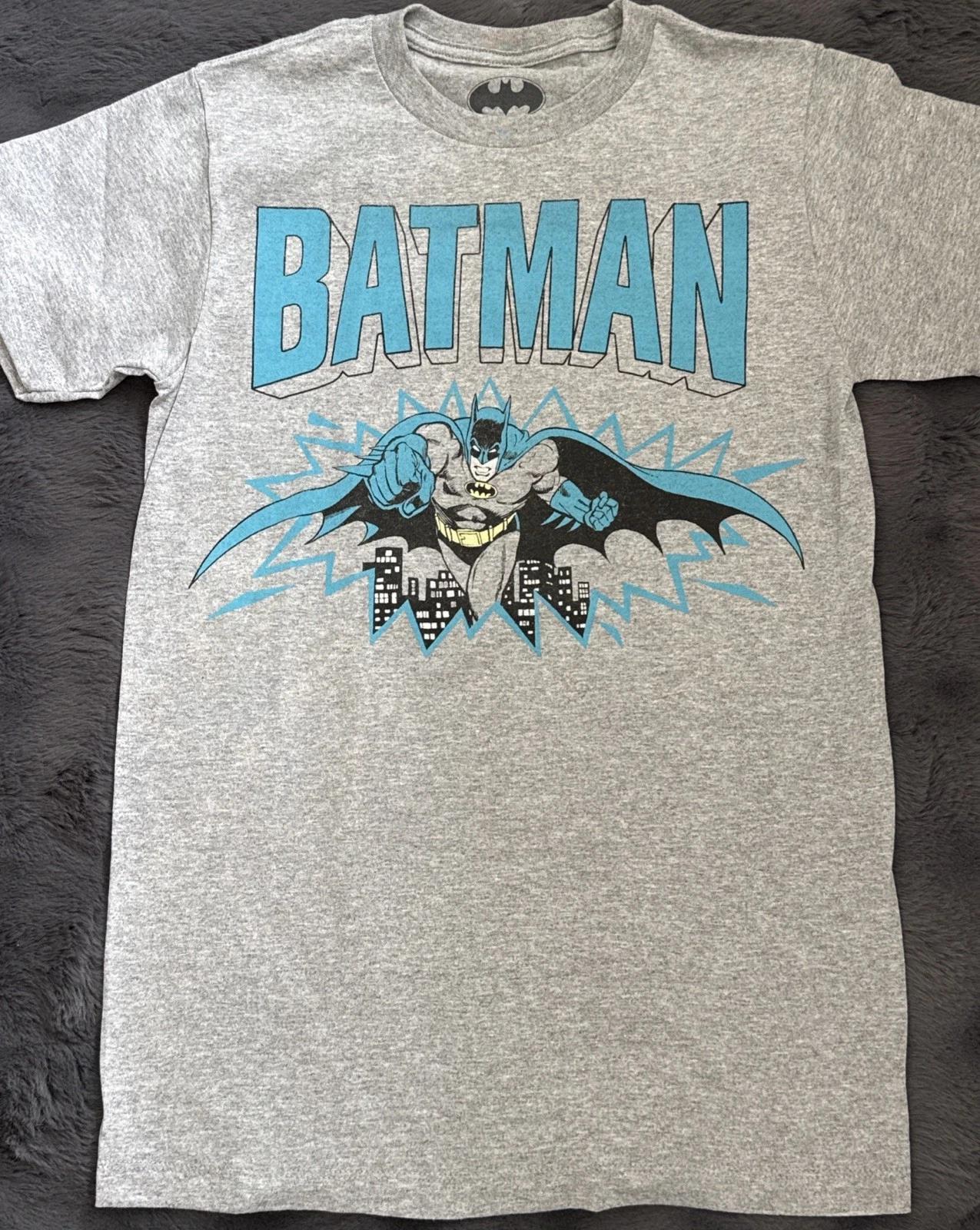 Batman Soaring Over City Gray Men s T-Shirt Size Small Licensed DC Comics M