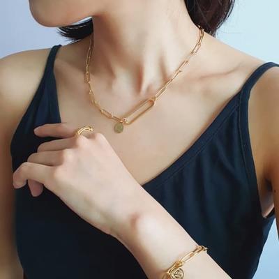 Collier superposé carré plat à pièce double face plaqué or 15 carats pour femme