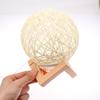 1 Set Rattan Kugel Tischleuchte USB-Stecker Helligkeit Einstellbar Nachtlicht Geschenk Holzständer Nachttisch Dekoration Nachtlicht Für Schlafzimmer