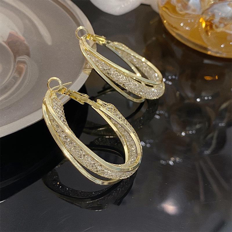 

Корейская мода хрустальные сетчатые каффы: Тенденция 2024 года в серьгах-пусетах с серебряной иглой s925