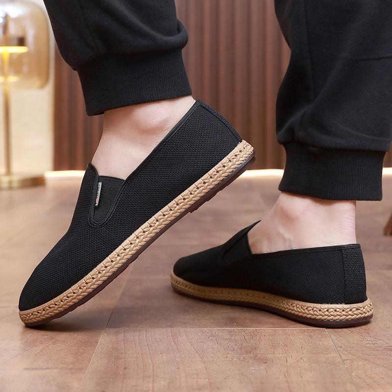 Novos sapatos de pano estilo Old Beijing para homem serão enviados em nome de um, sapatos de pai respiráveis, sola macia antiderrapante casuais para meia-idade e idosos, sapatos preguiçosos.