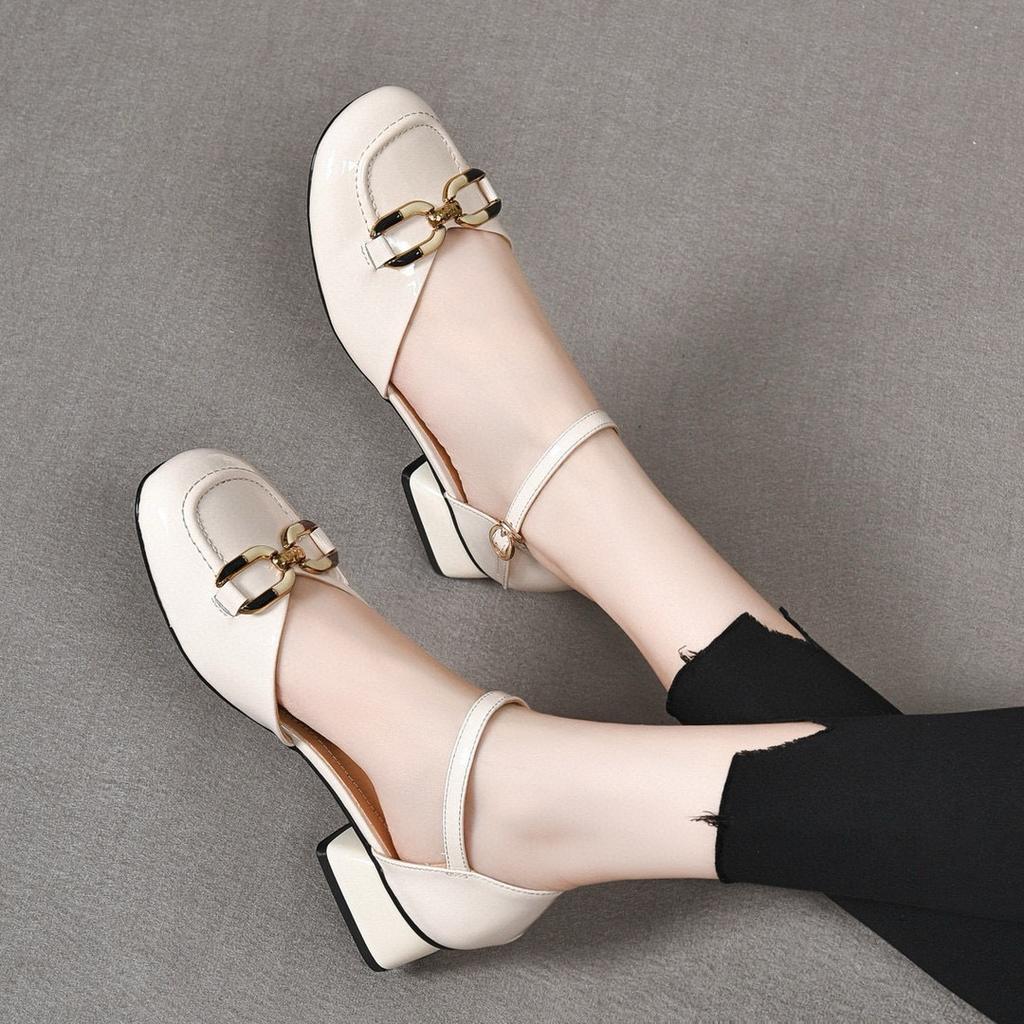 Flat-soled sandals women's summer round head with low heels women's shoes literary and retro patent leather bag head hollow sandals