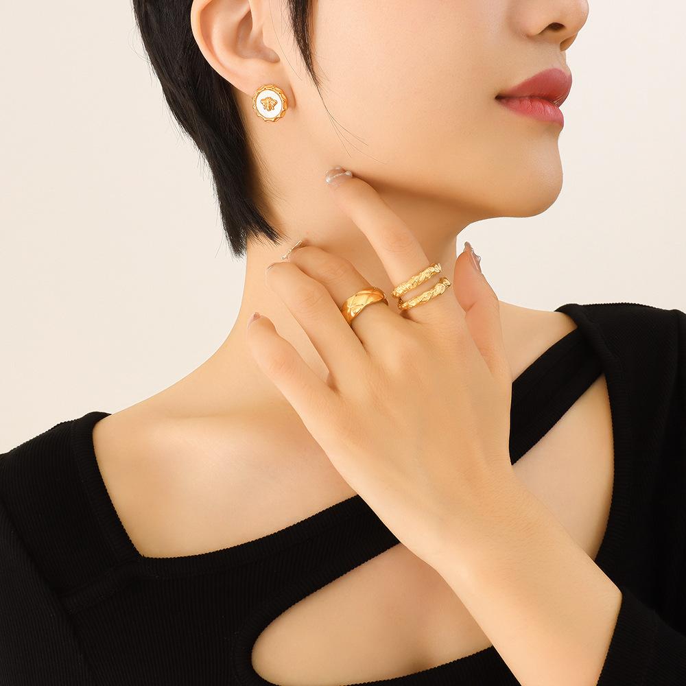 

Пасторальный дизайн, модный универсальный, белый, ракушка, маленькая пчелка, кулон, двойное ожерелье, женские серьги, комплект ювелирных изделий