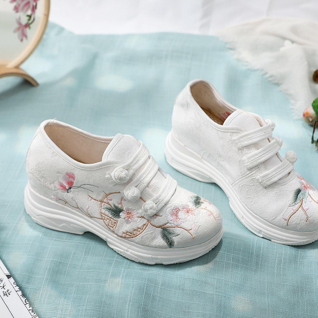 

Весна и лето новые парусиновые туфли вышитые туфли старые пекинские тканевые туфли утолщенные маленькие белые туфли спортивная обувь старинная обувь 34 белый