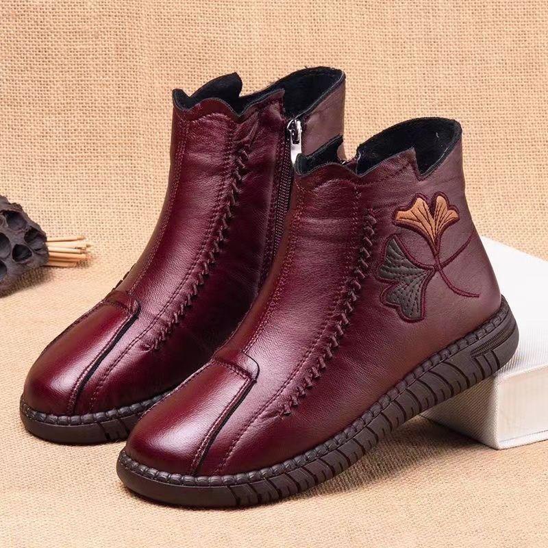 2025 autumn and winter mother cotton shoes Beijing cloth shoes women's velvet thickened cotton boots non-slip soft-soled elderly mother shoes