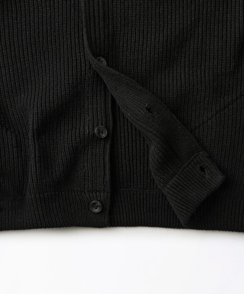 Outstanding Lambswool Round Neck Cardigan_Black