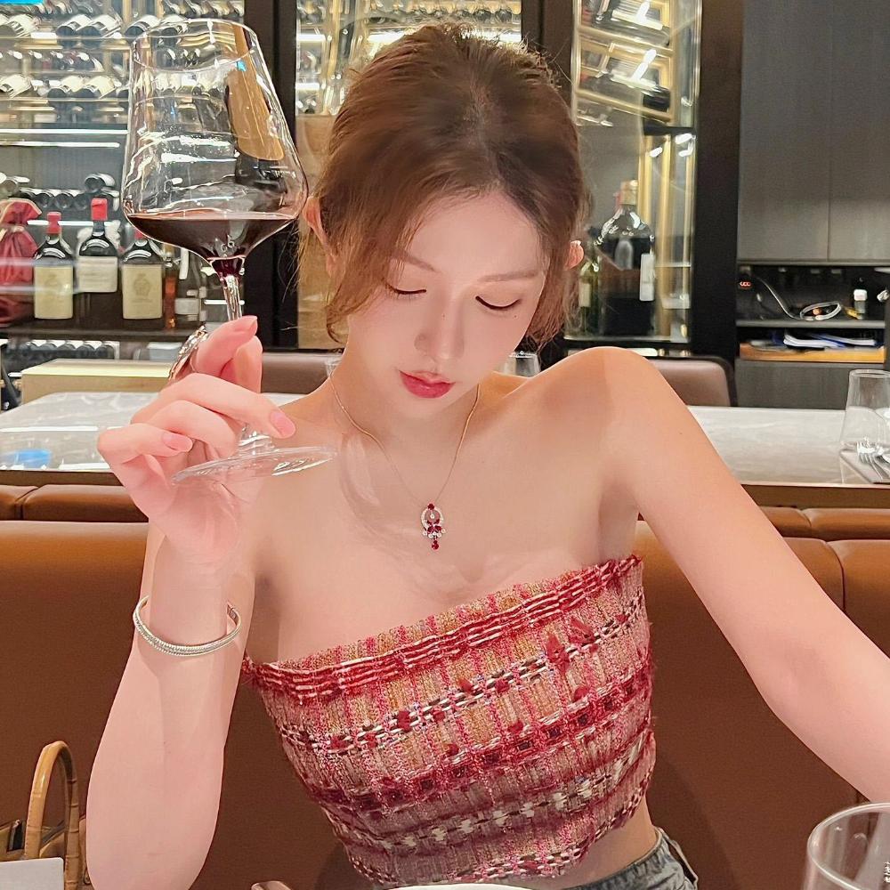 Garden butterfly necklace does not fade, female high-end sense, phantom butterfly fringed necklace design sense