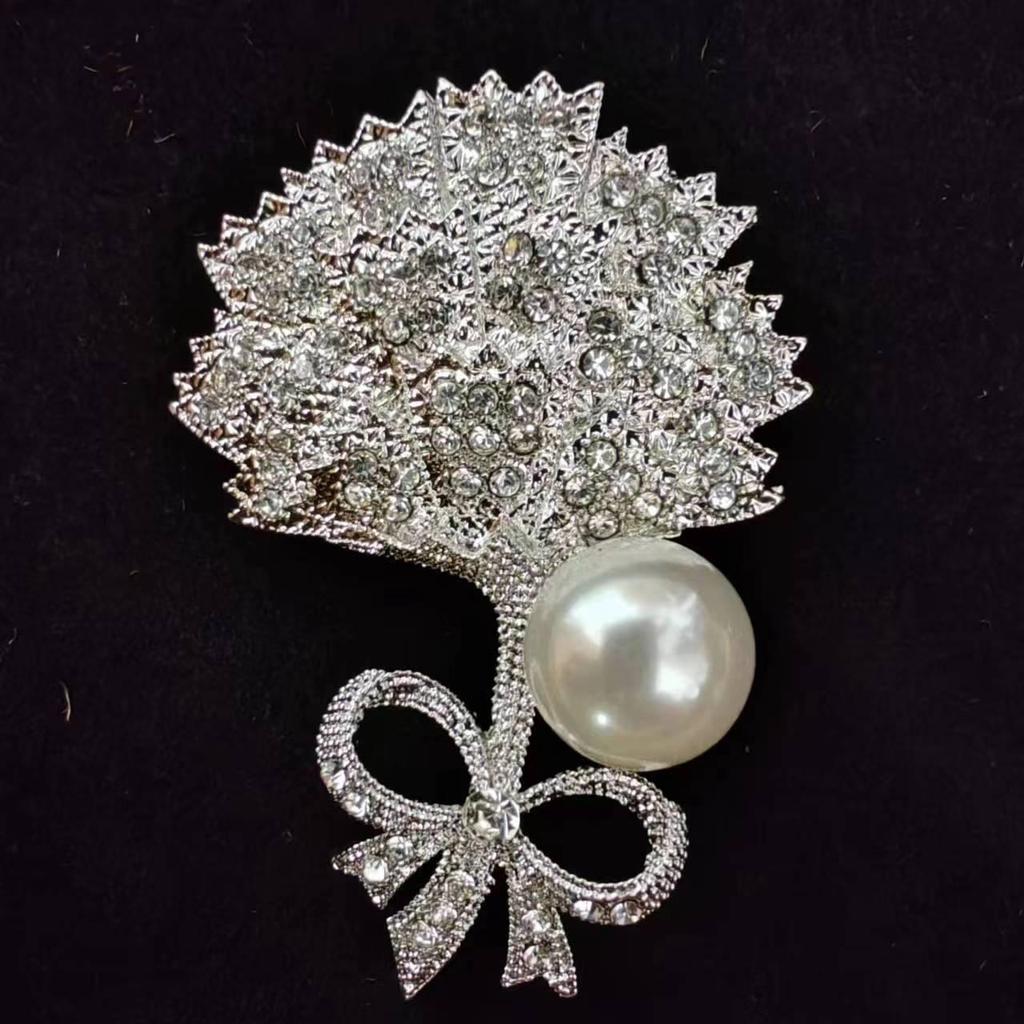High-End Luxury Flower Pearl Brooch and Corsage Pin – Creative Versatile Accessory