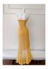 Elegantes Fischgräten-Netzkleid im französischen Stil: Eng anliegendes Abendkleid mit Trägern