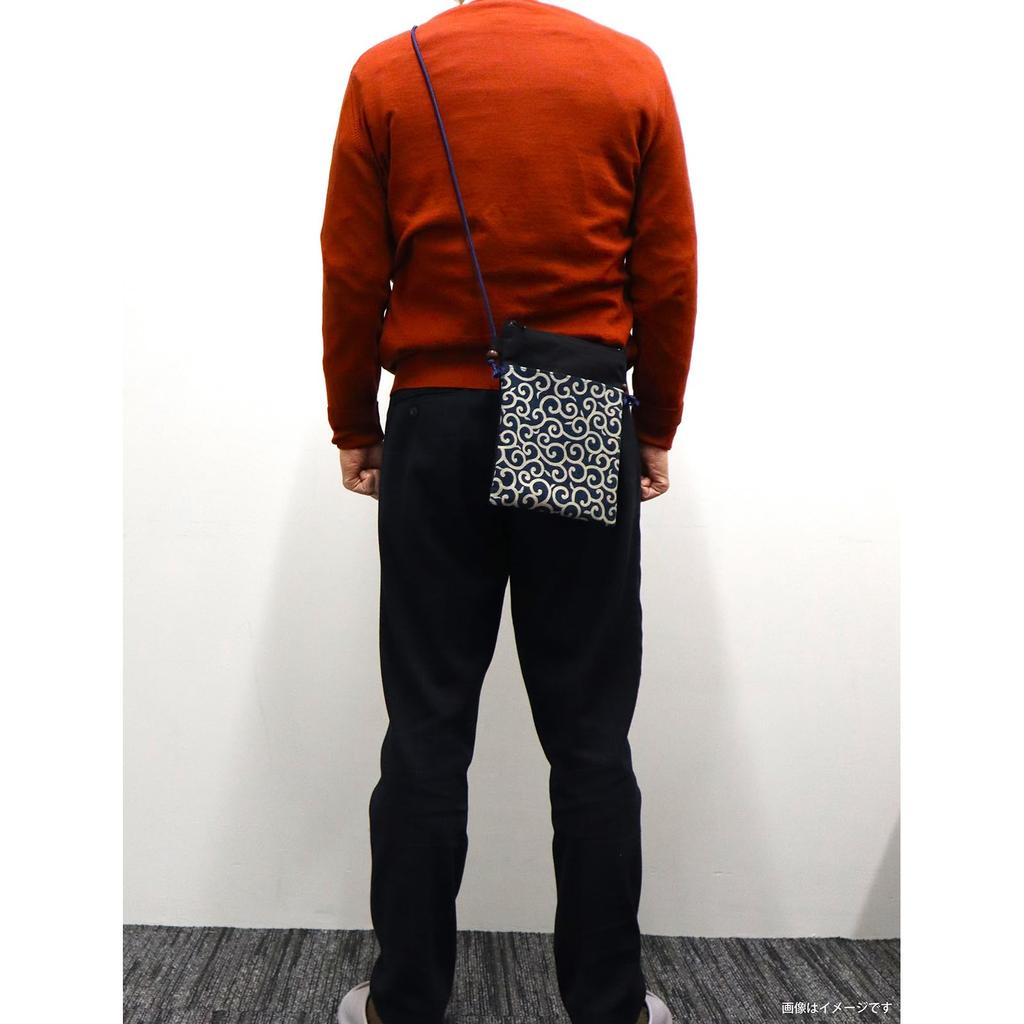 Maruzen Taška cez rameno Pochette Vzor Arabesque Vyrobené v Japonsku Tmavo modrá x 25 x Cca. 19.5 0.8cm