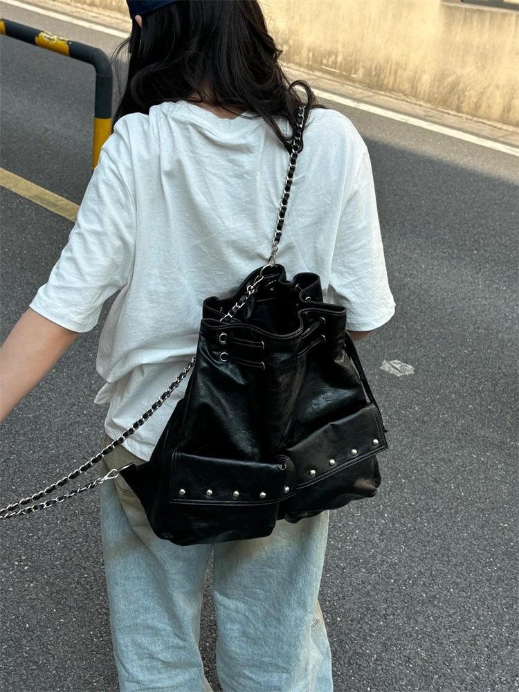 

New niche drawstring chain backpack bucket large capacity single shoulder oblique span rivet bag