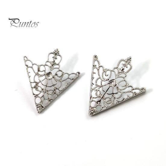 Women Collar Clip 1 Pair Vintage Shirt Clip, Hollow-Out Decoration Alloy Suit Triangle Brooch Pin for Men Metal