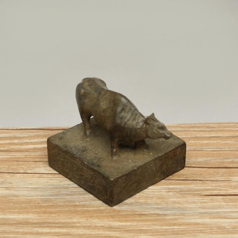 

Tibetan Collection Bronze Niu Zhuan Qian Kun Statue Seal Wealth Ornaments Town House Exorcism CHINA