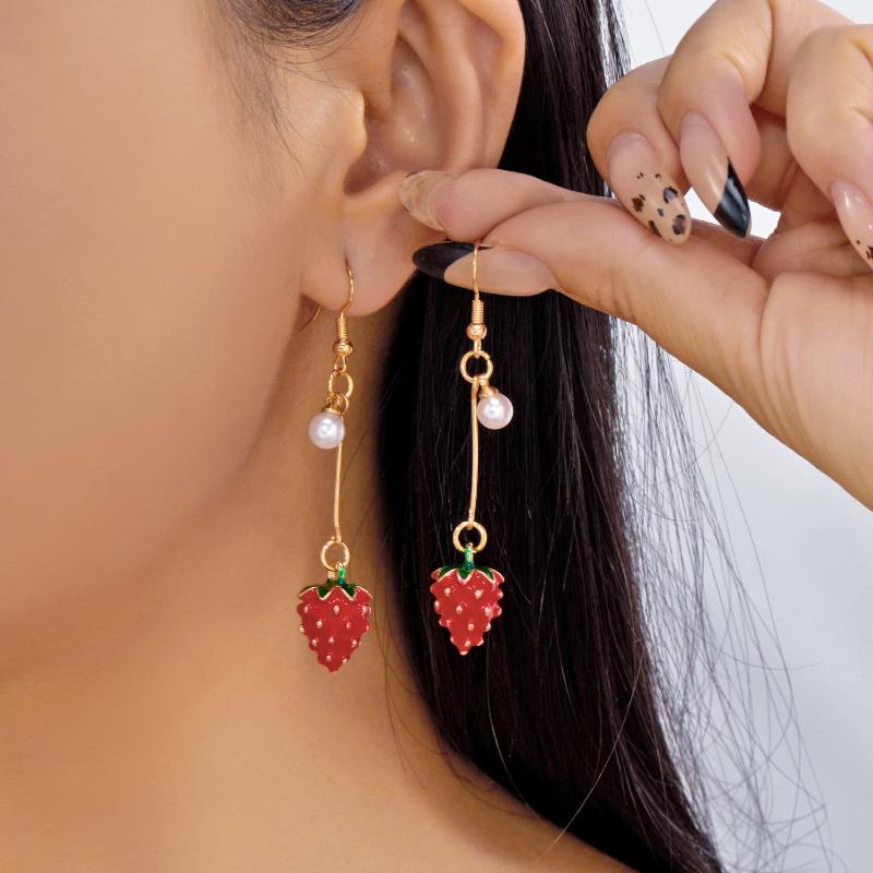 Fashion Sweet Red Strawberry Drop Earrings For Women Lovely Green Leaves Flower Resin Strawberry Fruit Earrings Party Jewelry