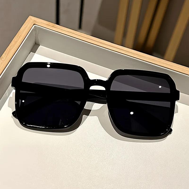 Extrem Große Stylische Sonnenbrille für Damen mit Quadratischem Plastik-Dekor für den Täglichen Gebrauch und den Außenbereich