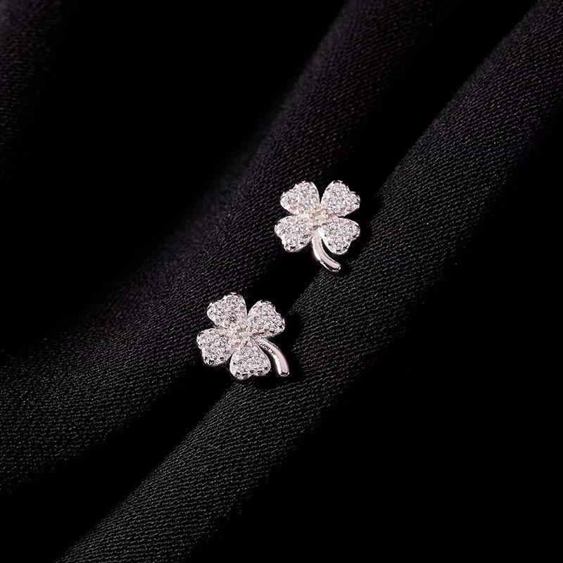 Four-Leaf Clover Diamond Stud Earrings for Women, New Summer Niche Design, Influencer-Approved for Douyin and Kuaishou.