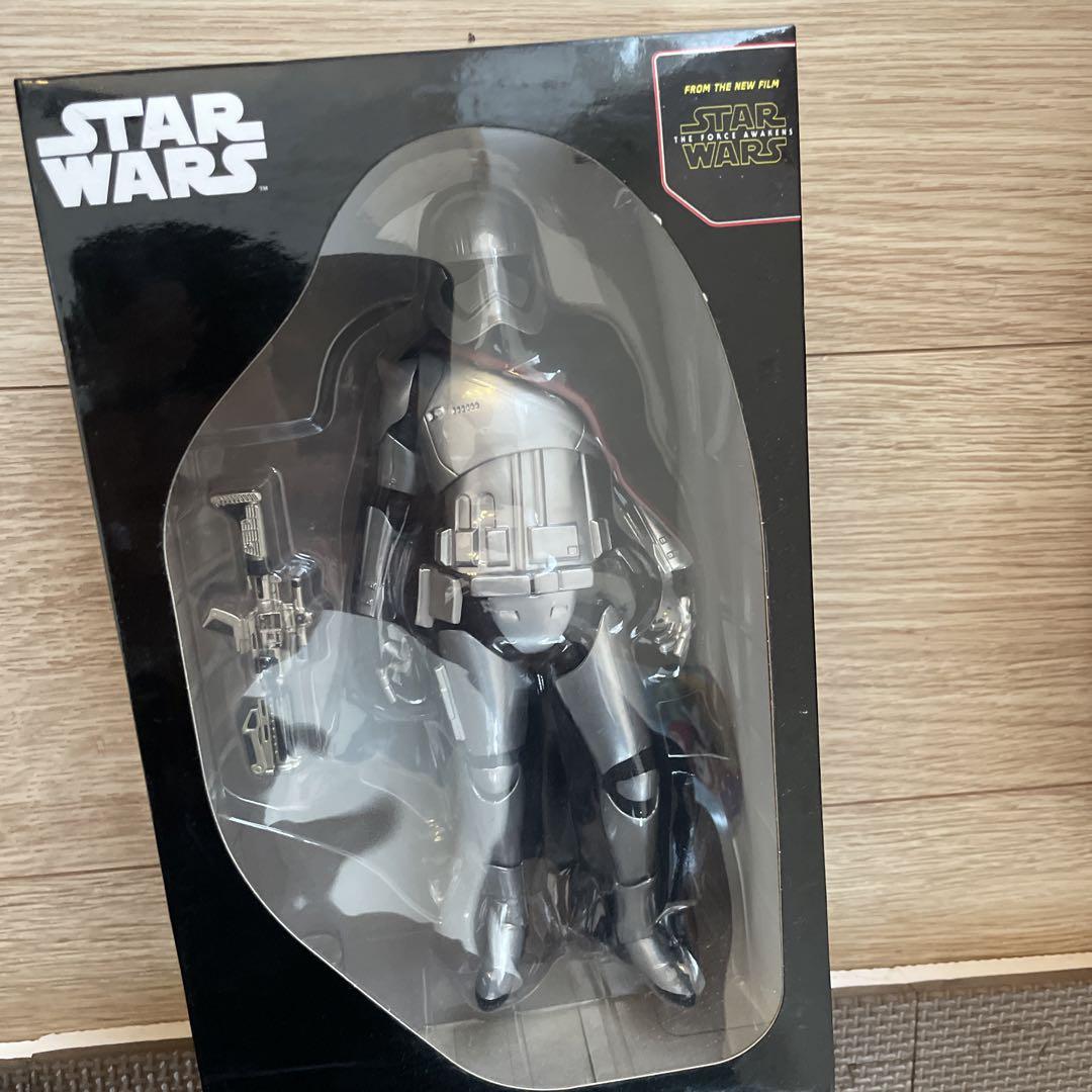 

[USED] Star Wars Captain Phasma