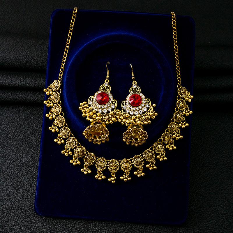 Bohemian Retro Diamond Jewelry Set: Round Earrings & Rice Bead Pendant Necklace.