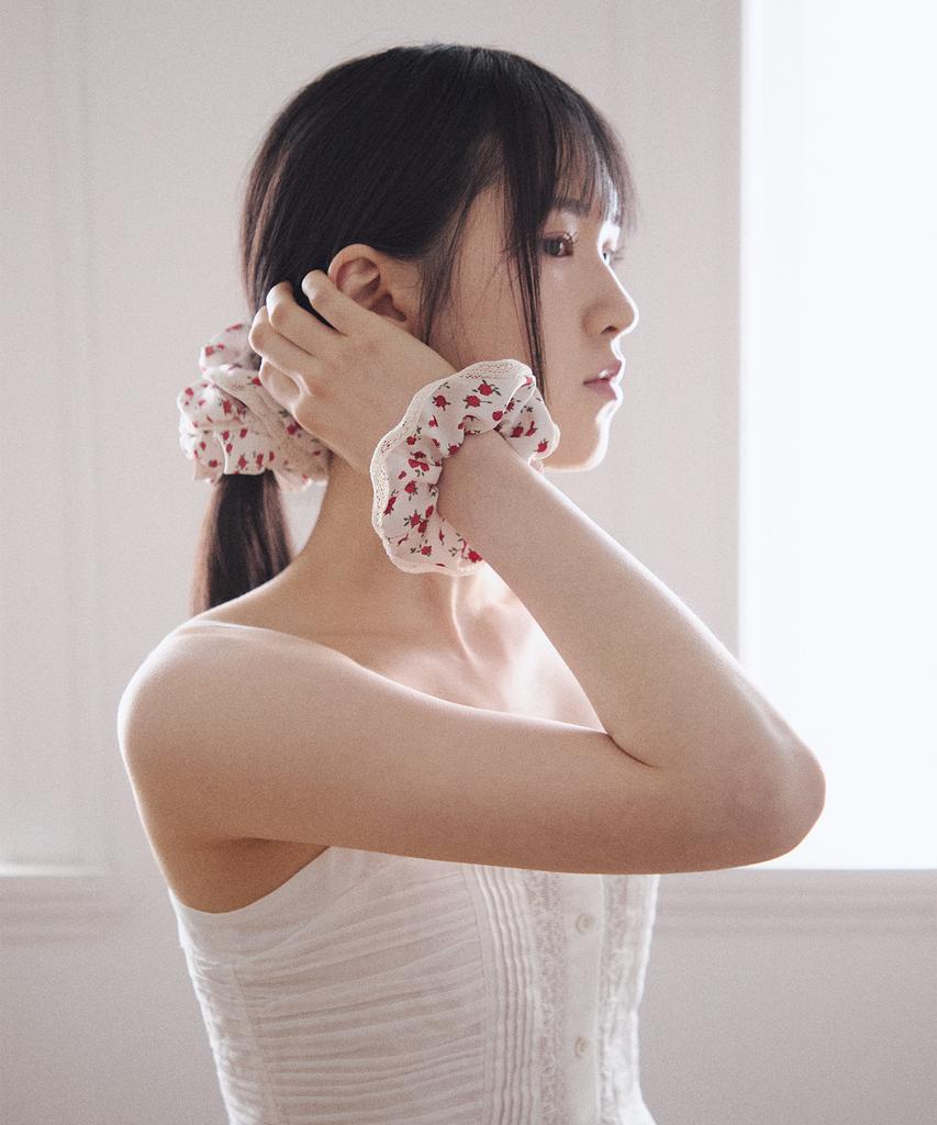 Gocori Rose Lace Scrunchie