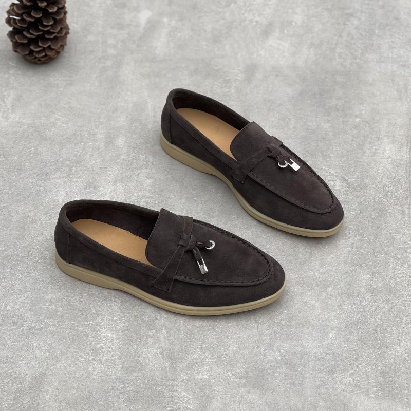 The New Retro Lazy Shoes Feature Soft Leather and A Flat, Comfortable Single Shoe That Can Be Worn On One Foot