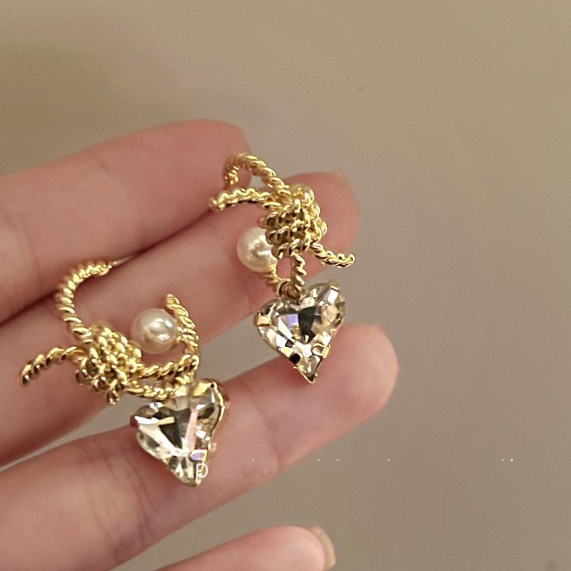 Silver Needle Diamond Pearl C-Shaped Twisted Earrings Exaggerated Fashion Personality Earrings Niche High-end Fashion Earrings Women