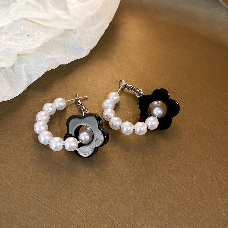 Black retro flower butterfly earrings temperament high-end stud earrings fashion niche versatile light luxury earrings