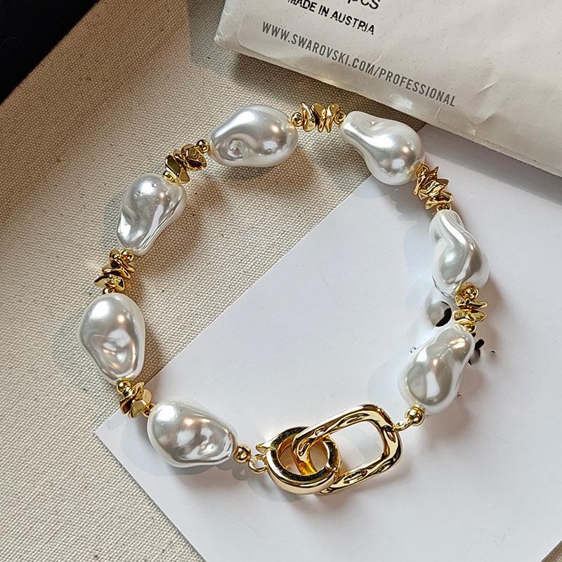 

Vintage Baroque Pearl Buckle Bracelet French Niche Temperament Versatile Bracelet Jewelry