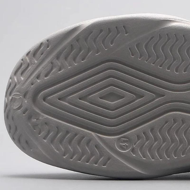 Comwarm 2025 Men Summer Slippers Fashion Hole Clogs Outdoor Beach Sandals Casual Garden Shoes Non-slip Designer Hollow Slippers