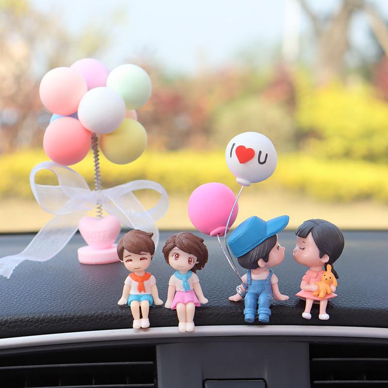 Adorable Kissing Couple Car Ornaments - Cute Interior Decorations for Cars