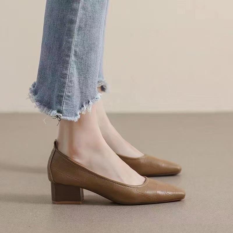 Spring and summer new small heels simple lady temperament soft leather not grinding feet pointed single shoes low heel high heels
