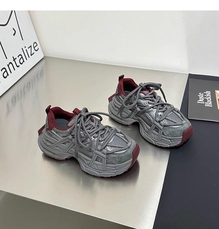 

Leather suction film sole dad shoes for women 2025 autumn new flat-soled sports shoes retro women s shoes casual platform shoes for women 40