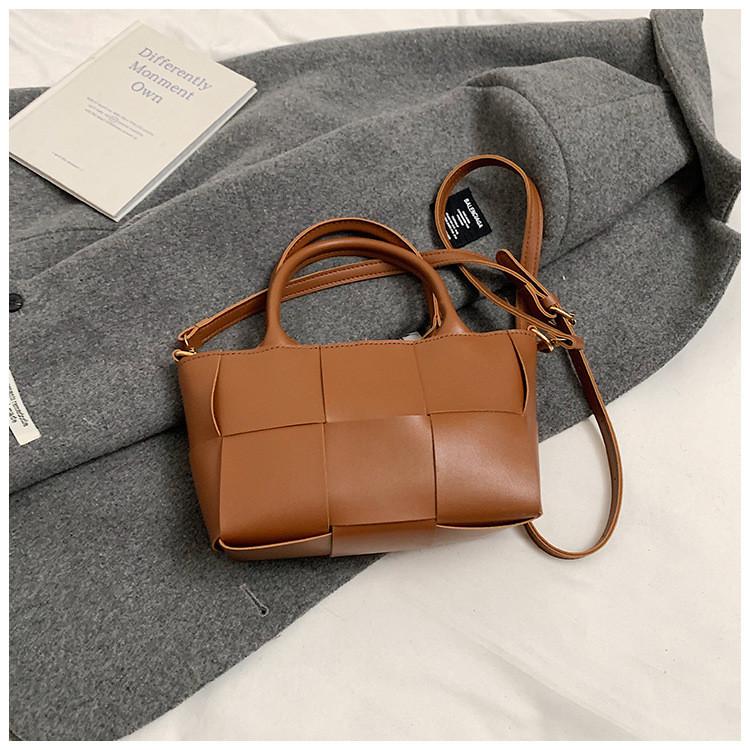 IELGY Woven Style Portable Bucket Bag Simple Commuter Messenger Bag